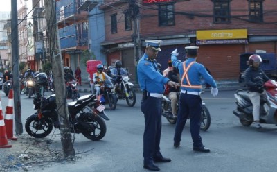  उपत्यकामा ट्राफिक प्रहरी सक्रिय, चाडपर्वमा ठूलो दुर्घटना हुन पाएन 